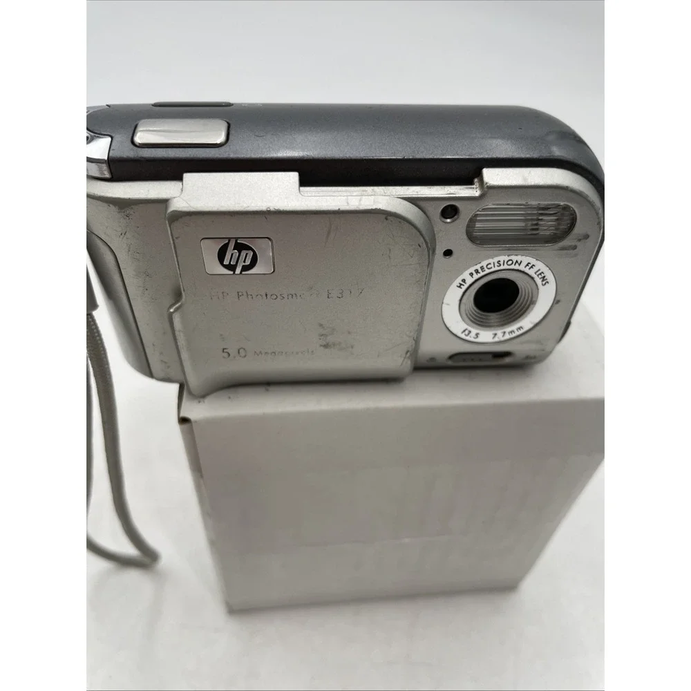 Hewlet Packard E327 Digital Camera 5.0 Megapixels Model SNPRB-0501- TESTED